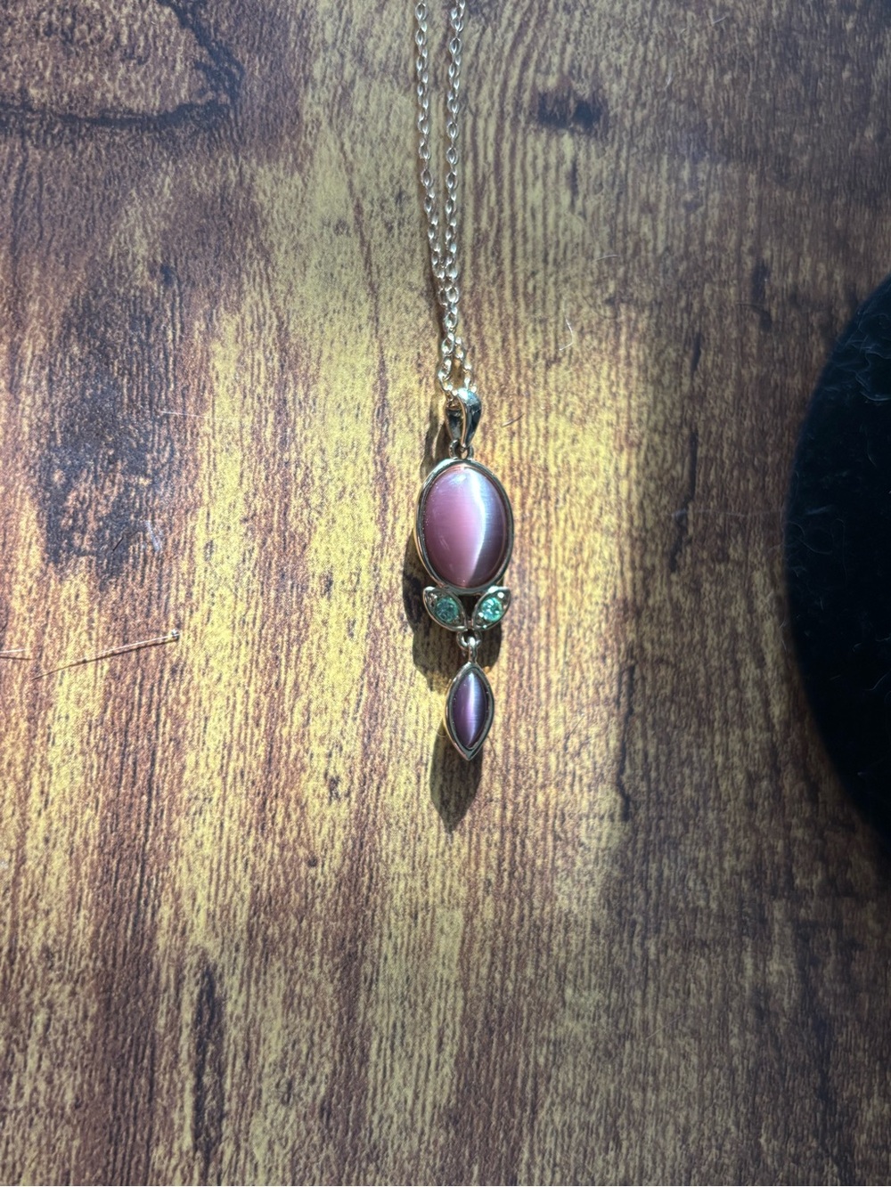 Elegant Pink Cat-Eye Glass Pendant Necklace - Unbranded